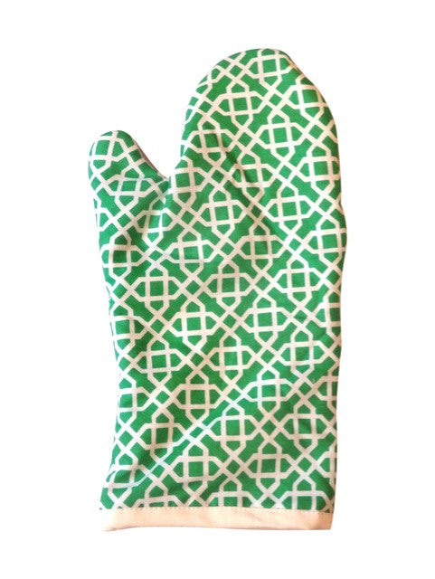 The Hamptons Lattice Hot Mess Oven Mitt